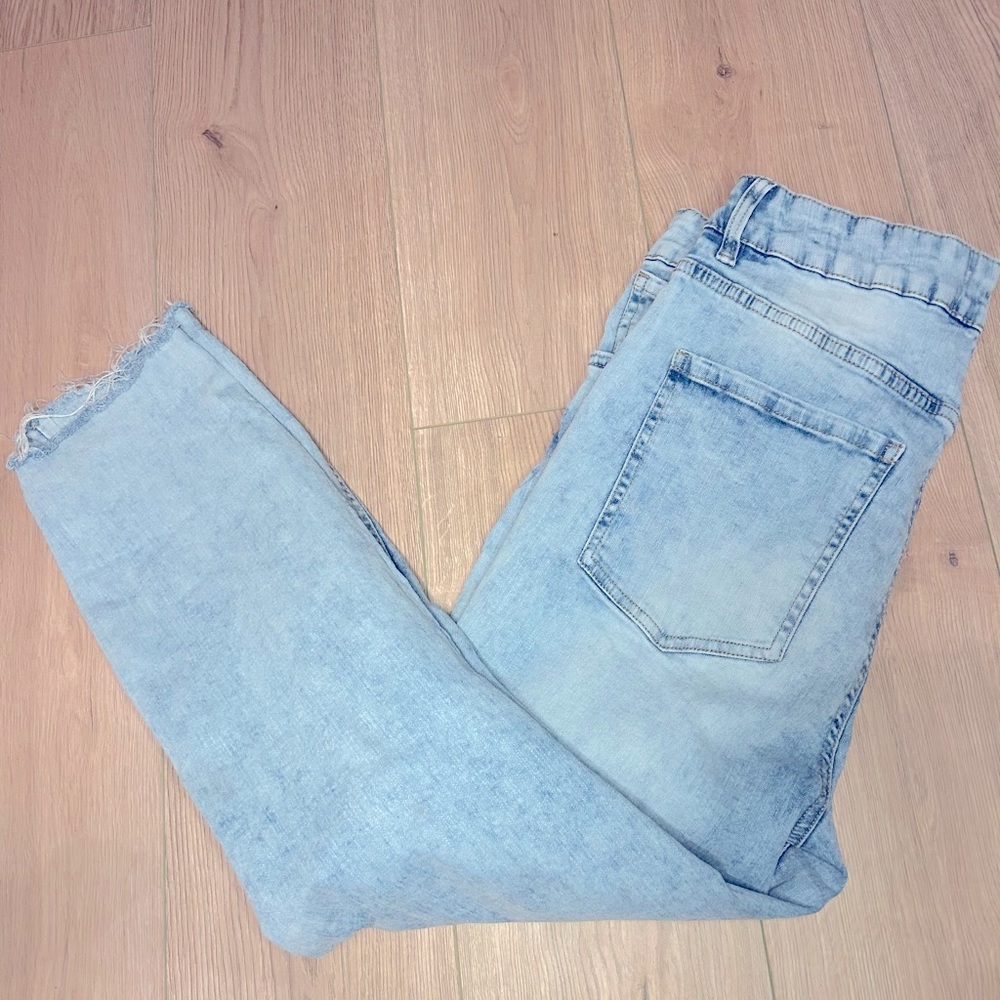 Refuge Denim- light wash, slim straight style- size 11